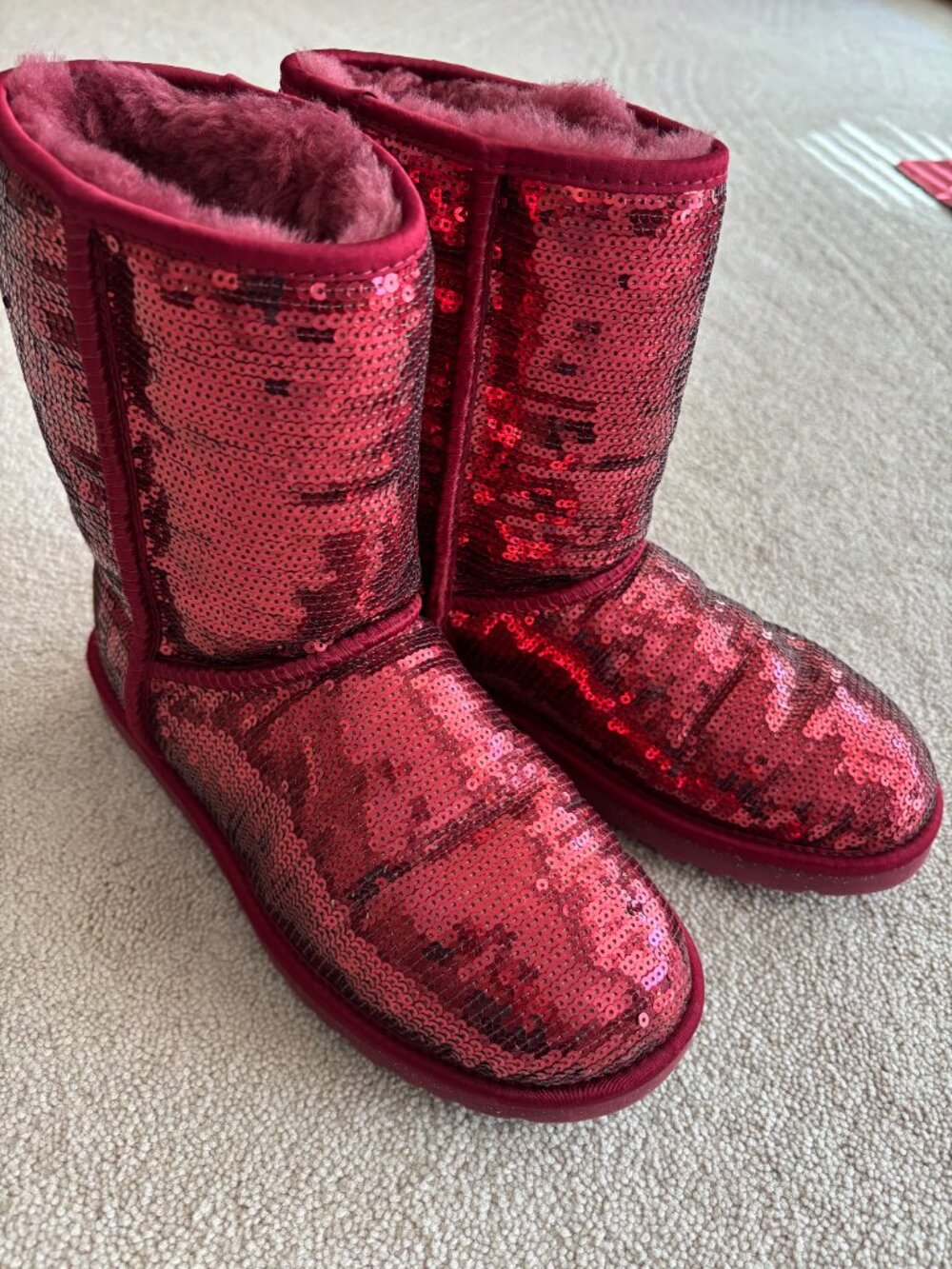 Beautiful Red Rose Sequined Short UGG Boots Sz 8